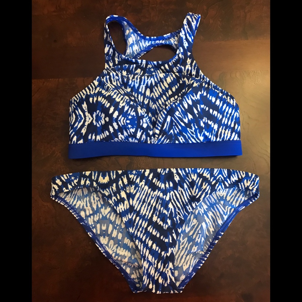 Adorable bikini! - Picture 3 of 5